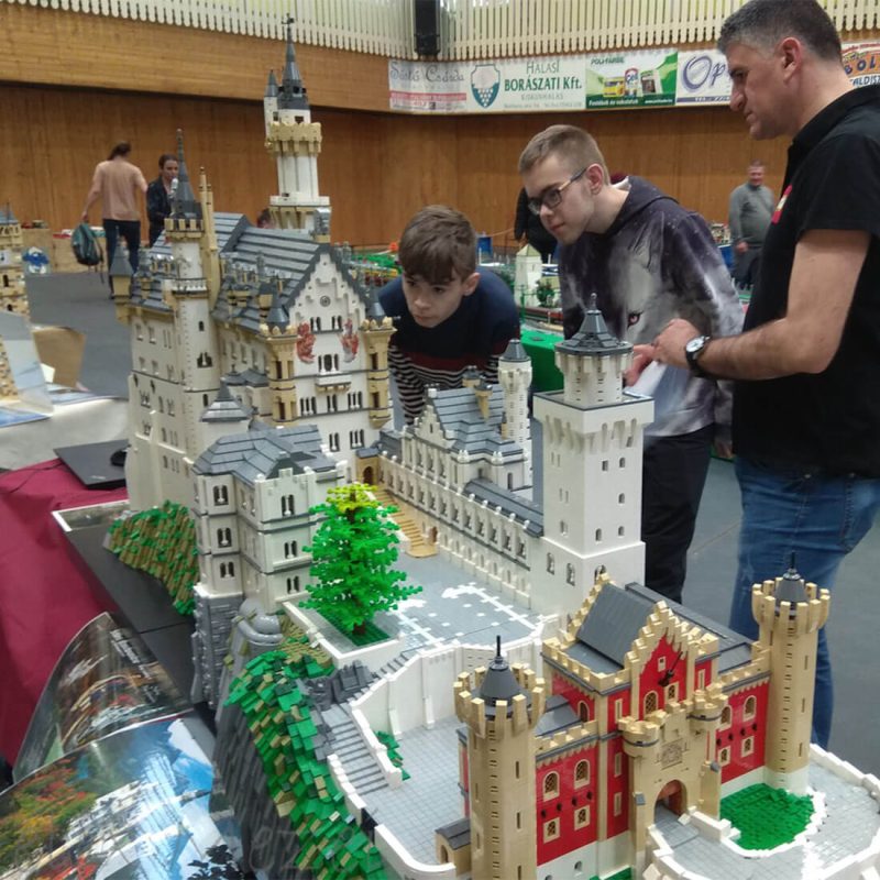 moc-123380-germany-neuschwanstein-castle